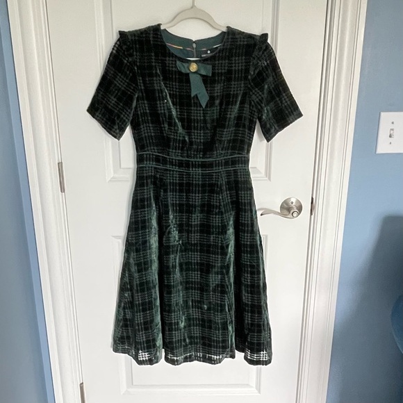 Emily Lovelock Green Plaid Velvet A-line Dress - 29596 - Picture 2 of 15